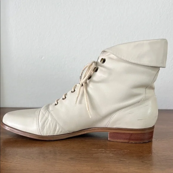 Nine West vintage women's Cream Lace-Up Ankle Boots - Picture 9 of 15